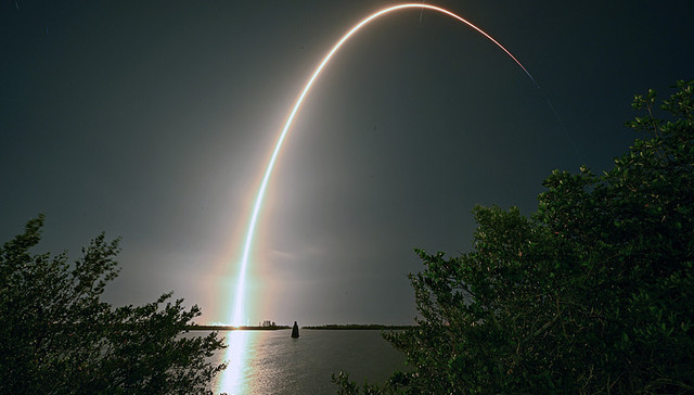 马斯克的“星链” 卫星大批坠落，SpaceX 商业版图受挫