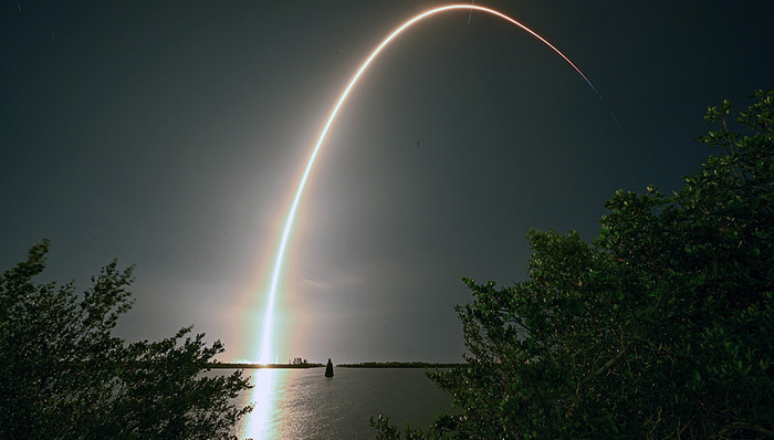 马斯克的“星链” 卫星大批坠落，SpaceX 商业版图受挫