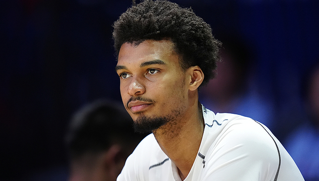 少林寺回应NBA球星文班亚马“剃发闭关”：人确实在寺里