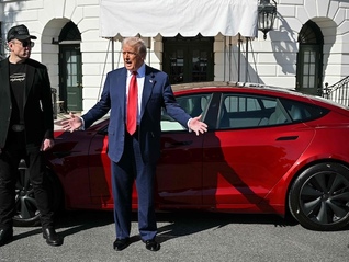 马斯克频频示好之际，特朗普已准备处理掉那辆红色特斯拉了