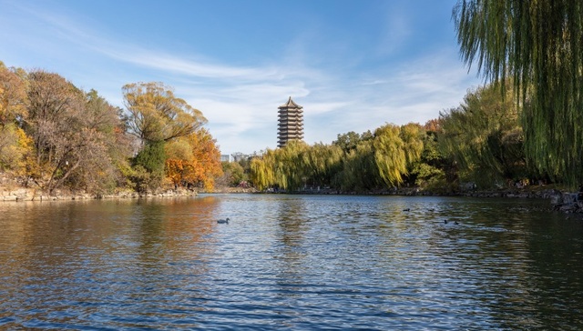 商家售卖北大未名湖水宣称可让EQ飙升，校方：不允许，将联系下架