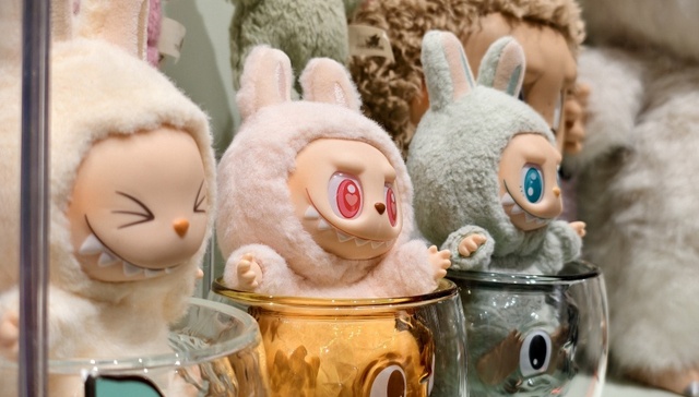 义乌仿冒版LABUBU一夜之间被下架，当地市监局回应：严打盗版