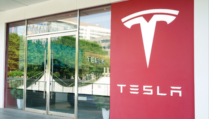 特斯拉首辆全自动驾驶汽车将交付，其Robotaxi暂定本月开启载客