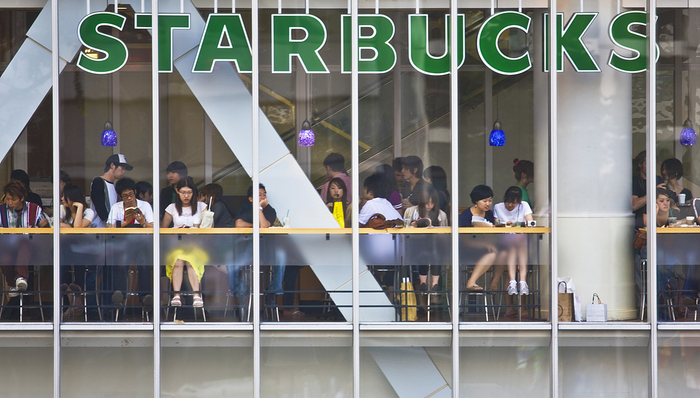 继 “砍菜单自救” 后再砸技术！星巴克联手微软开发AI助手