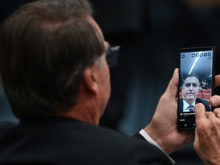 巴西前总统博索纳罗出庭受审，承认审阅并修改政变计划