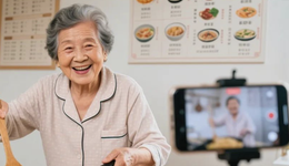 单月涨粉近百万，“高能量”老人硬控年轻人