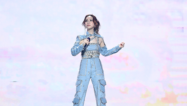 “六年版税，一分没有”，邓紫棋长文回应与前公司纠纷