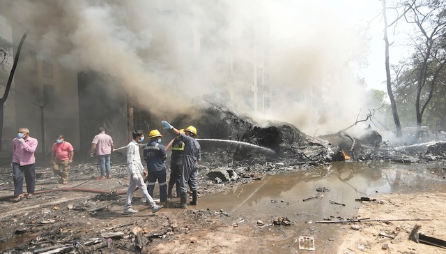 印度一架波音787-8起飞不到1分钟后坠毁，机上载有242人、无中国公民