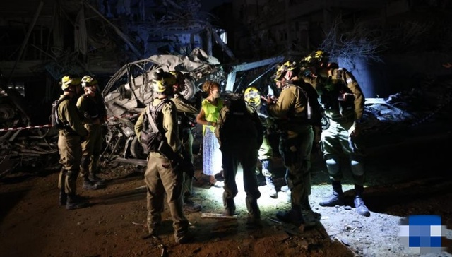 伊朗报复以色列发动三波导弹袭击，造成至少63人受伤