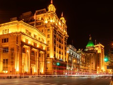 上海首发夜公交专线，串联“五大商圈”拉动夏日消费