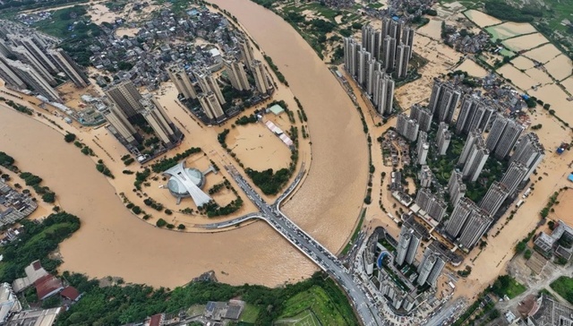 广东怀集百年一遇洪灾致15人受伤，当地正加快抢修恢复供电