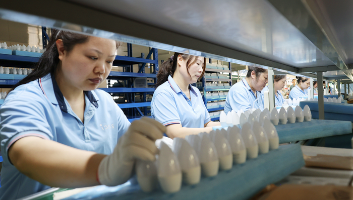 回应中国申请加入CPTPP进展、稀土出口等热点问题，商务部发声