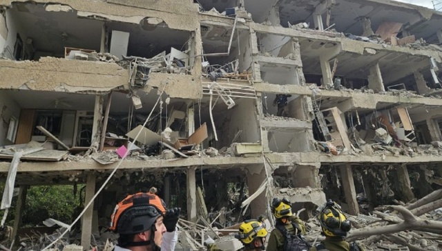 伊朗向以色列发射破坏力最强导弹，配备重达1500公斤弹头