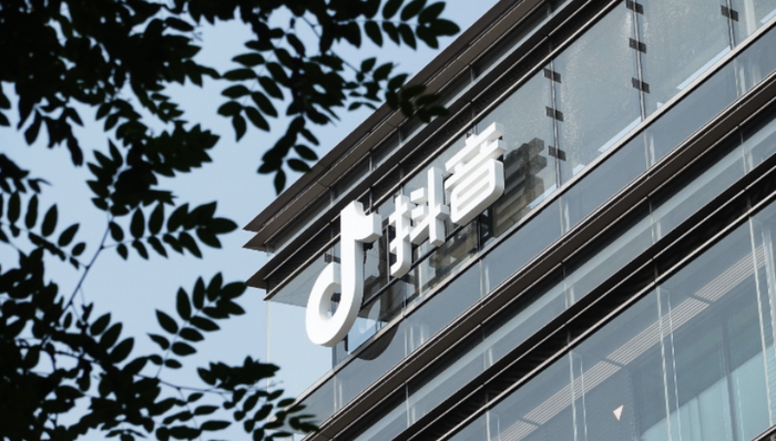 两博主直播拉踩运动员，抖音：无限期回收直播权限