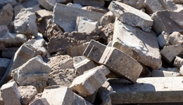 廈蓉高速一高架橋因山體滑坡坍塌，現(xiàn)場(chǎng)無人員傷亡