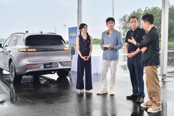 闪电快讯｜岚图FREE+正式开启预售，全系标配华为ADS 4智驾系统，起售价22.99万元