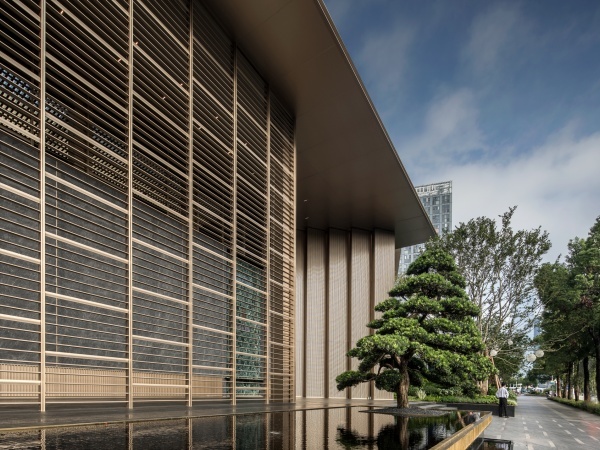 华润置地再著交付范本，超核紫云府点亮龙华归家时刻