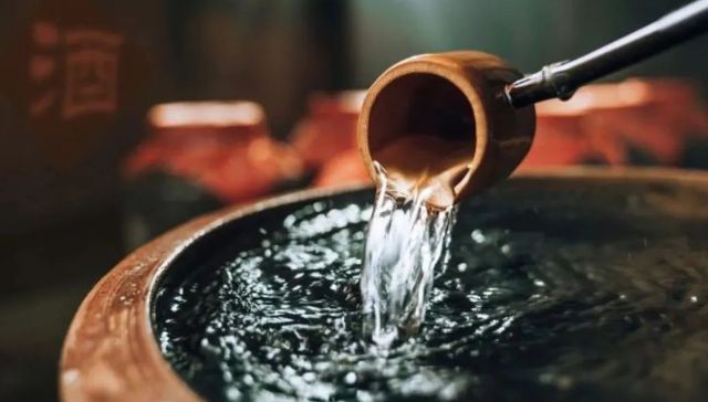 茅台亲自下场抢顾客，1L装3799元敞开供应