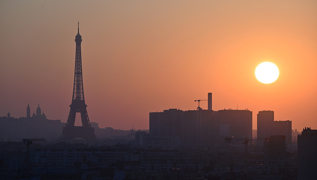 热浪再次“烤验”南欧，法国关闭200所学校、希腊爆发山火