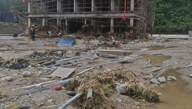 河南西峡县强降雨致2人遇难6人失联，当地多部门赶赴现场搜救