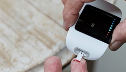 “怕死”的年轻人，炸出一个“超级单品”