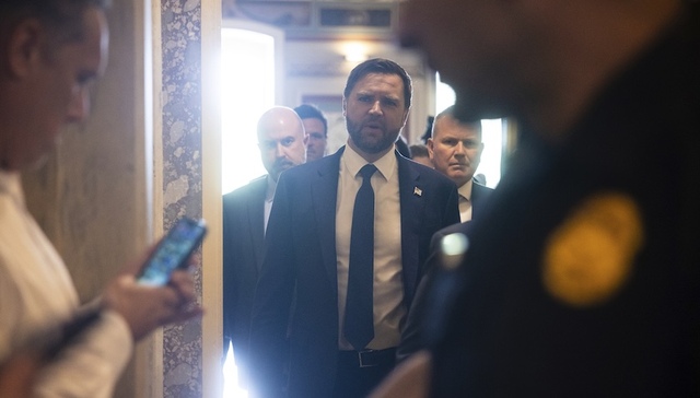 “大而美”法案涉险通过参议院表决，众议院将继续投票