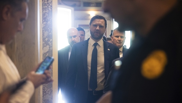 “大而美”法案涉险通过参议院表决，众议院将继续投票