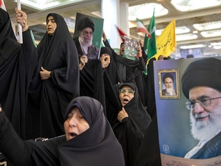 对“敌人”发警告之时，伊朗宣布重新关闭部分领空