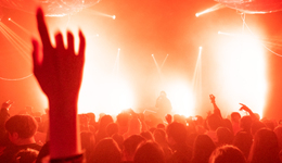 录综艺开巡演，语音厅成了内娱爬墙新大陆