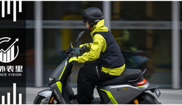 这届小孩哥，流行抠小电驴车标