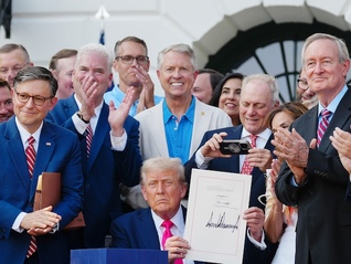 “大而美”法案正式生效，多数美国民众认为会伤害中产