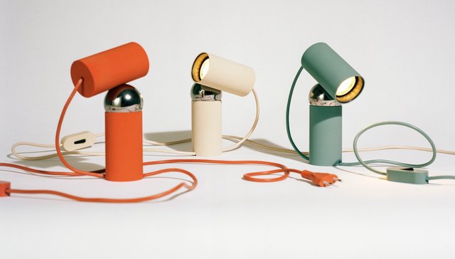 趣味台灯看起来像话筒，乐高推出盆栽积木｜是日美好事物