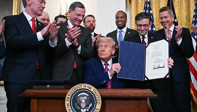 特朗普宣布对日韩等14国征收25%到40%的关税，延长“对等关税”暂缓期至8月1日