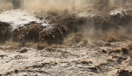 西藏吉隆口岸泥石流已致我国17人失联，当地安全转移群众350余人