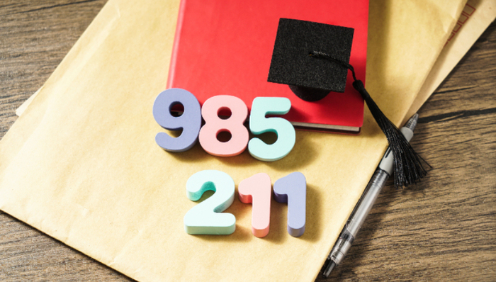 【追踪】江西一老师因学生未填“清北”解散群聊，知情同学：不能抹除老师3年付出