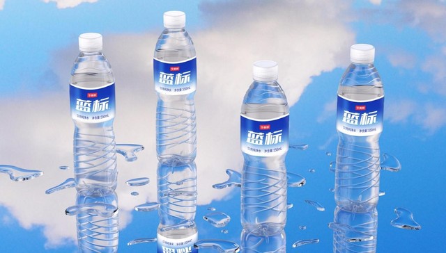 一元钱的蓝标水撕掉瓶装水的“溢价包装”