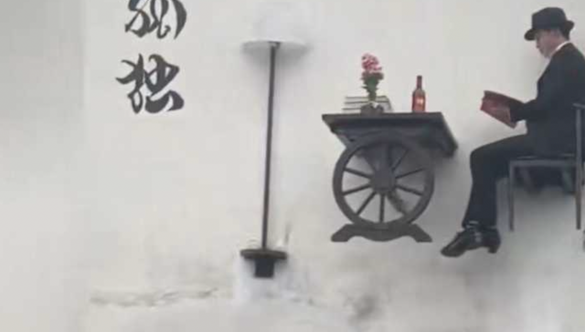 江西一景区NPC高空看书月薪过万？客服：每场演出约10分钟