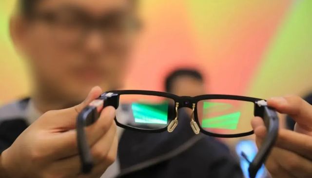 押注AI眼镜，或许救不了立讯精密