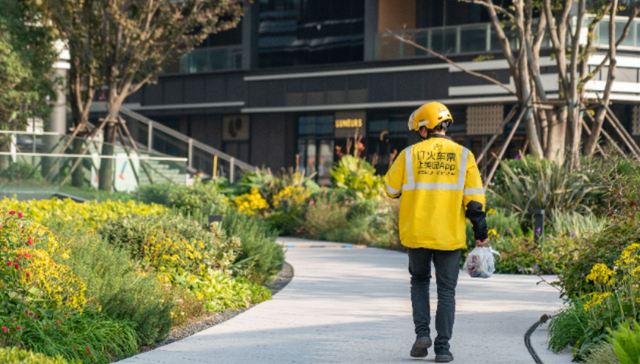 美团辟谣“7万硕士，30万本科生送外卖”