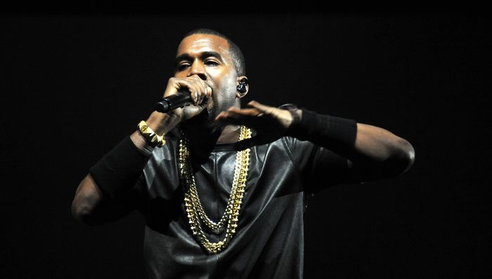 “侃爷”演唱会延迟40分钟开场，主办方深夜致歉