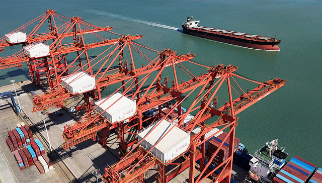 上半年出口同比增长5.9%，韧性来自哪里？ | 中国经济半年报①