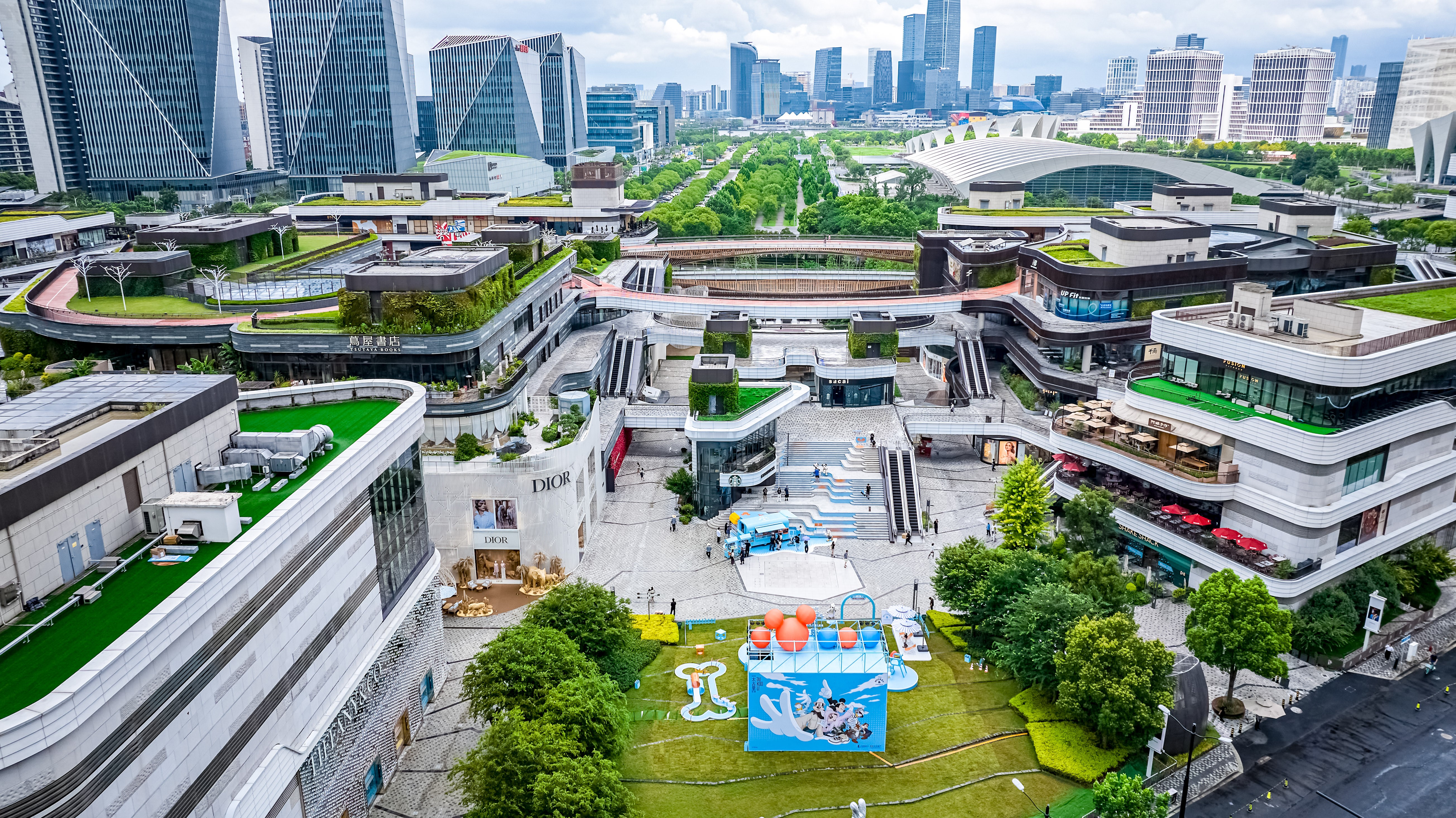 1-01前滩太古里以国际化视野焕新开启“Let’s PLAY well奇趣好生活”夏日主题活动，诠释夏日生活新方式.jpg