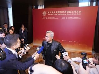 黄仁勋回应大热天穿皮夹克：西装没干洗