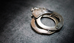 地方新闻精选 | 男子打砸记者摄像机被刑拘 聊城一医院招聘菲律宾博士引质疑