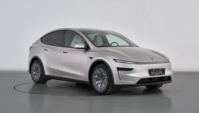 特斯拉推出大六座Model Y L，李斌、李想纷纷回应
