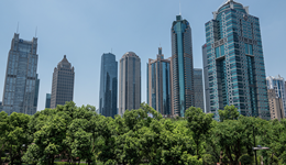 上半年多項(xiàng)數(shù)據(jù)表現(xiàn)亮眼，國(guó)際投行密集上調(diào)中國(guó)經(jīng)濟(jì)增長(zhǎng)預(yù)期