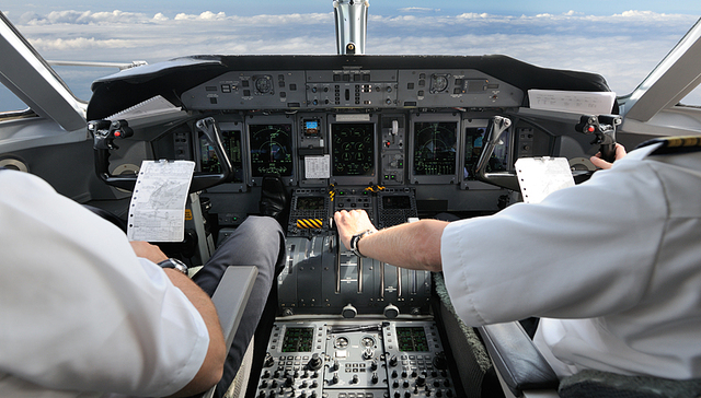 调查重点聚焦操作失当，印航黑匣子录音显示机长关闭燃油开关或导致坠机