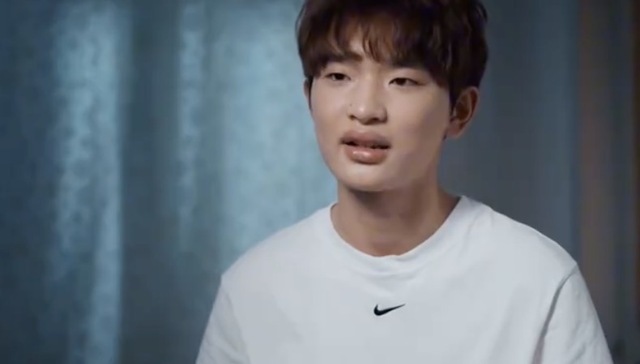 钟美美再谈被父亲家暴落泪，已与母亲成立传媒公司