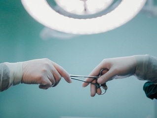 微创医疗自救，重组旗下业务