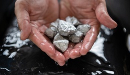 國安部披露境外間諜竊取我國稀土手法：灌入塑料模特、礦泉水瓶等偷運(yùn)出境